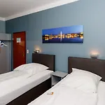 Отель Sarstedter Hof Зарштедт