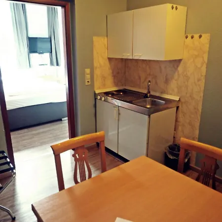 Sarstedter Hof فندق زارشتيد