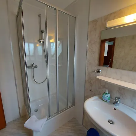فندق Sarstedter Hof 2*